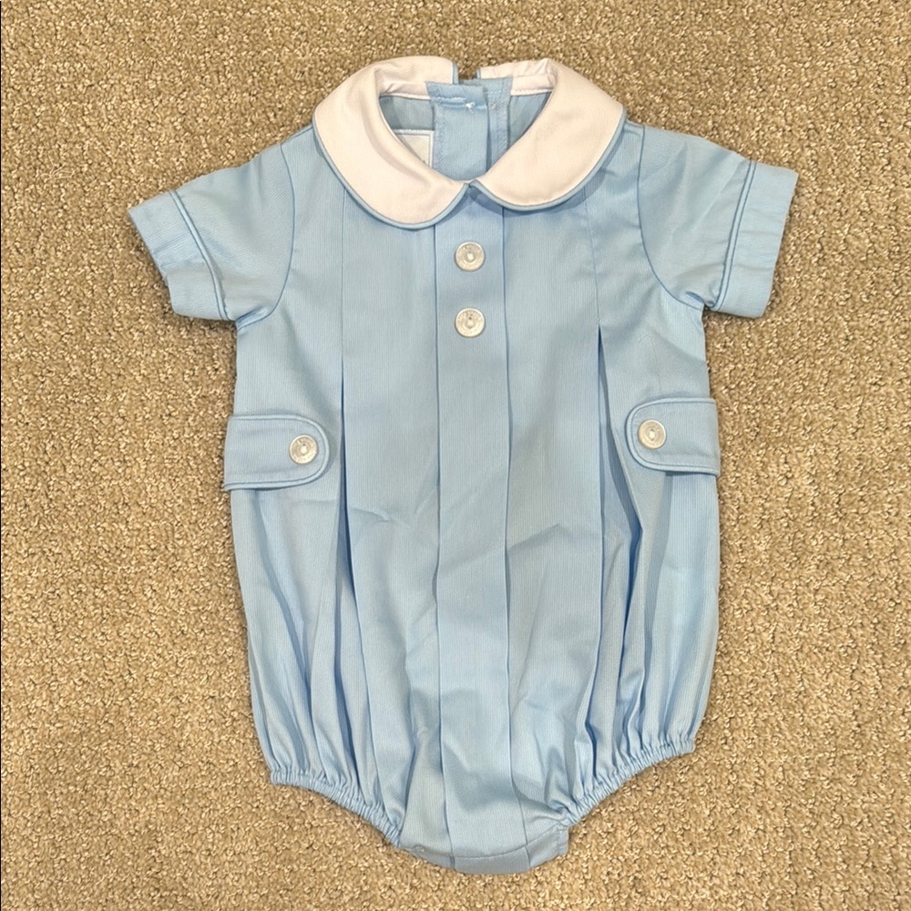 NWOT Little English Blue and White Bubble